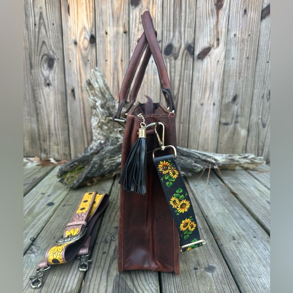🌻LAST ONE! TOOLED LEATHER COWHIDE SUNFLOWER LAPTOP BAG PURSE w/ BELT STRAP🌻 - Picture 6 of 12